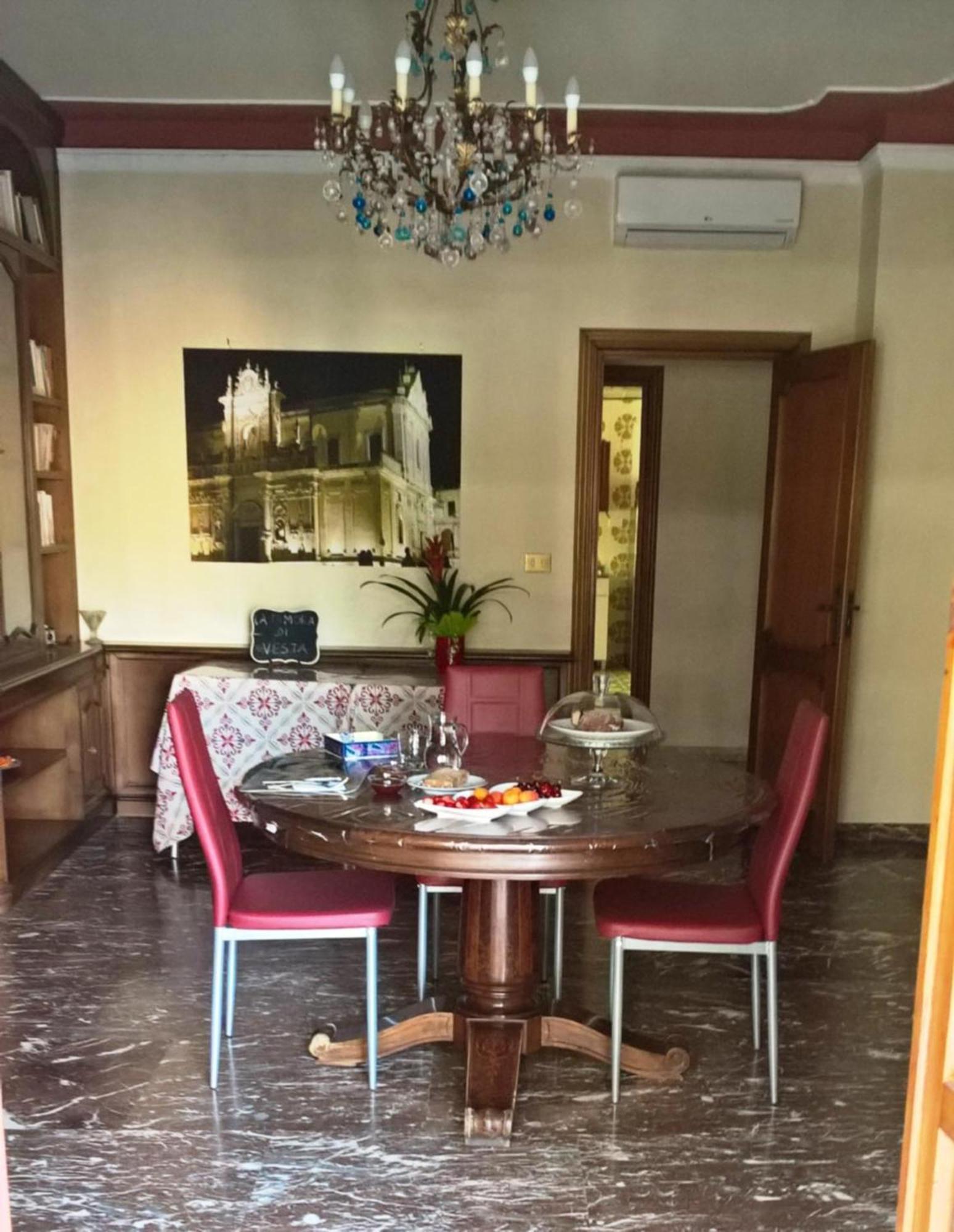 La Dimora Di Vesta Bed & Breakfast Lecce Exterior photo